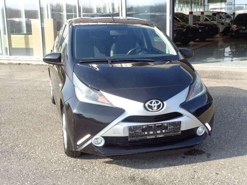 Gebraucht Toyota Aygo X-play 69 PS (50 kW) 2016 Schwarz Kleinwagen