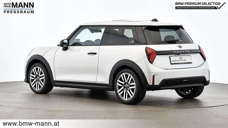 Gebraucht Mini Cooper Classic 156 PS (114 kW) 2024 Nanuq weiß Kleinwagen