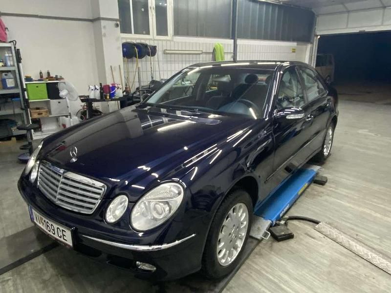 Gebraucht Mercedes E220 Elegance 150 PS (110 kW) 2003 Blau Limousine