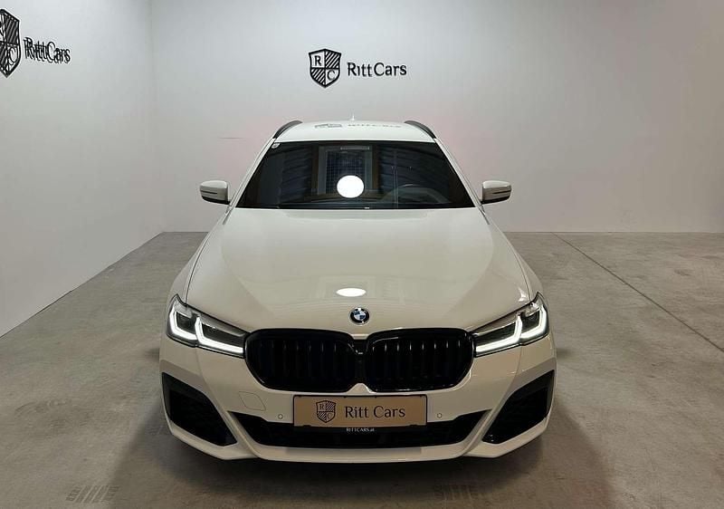 Weiß Gebraucht 2020 BMW 520 M Sport Kombi | € 34.490 (Etwas zu teuer) - Bild 1/4