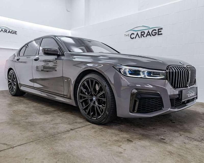 Silber Gebraucht 2021 BMW 750 M Sport Limousine | € 67.900 - Bild 1/4