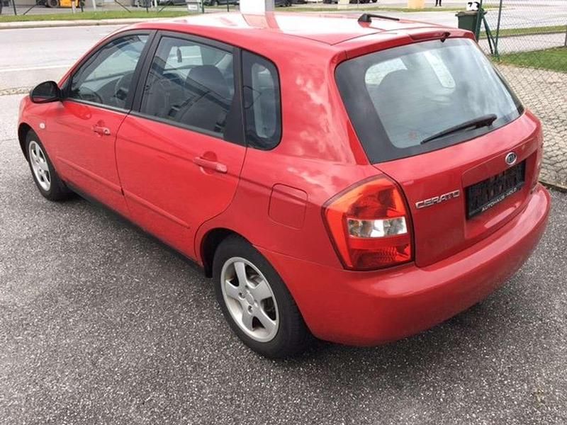 Gebraucht Kia Cerato Motion 116 PS (85 kW) 2007 Rot Limousine