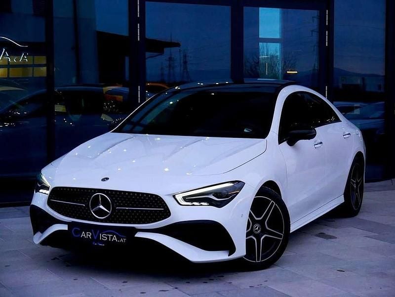Weiß Gebraucht 2024 Mercedes CLA200 AMG line Limousine | € 39.890 - Bild 1/4
