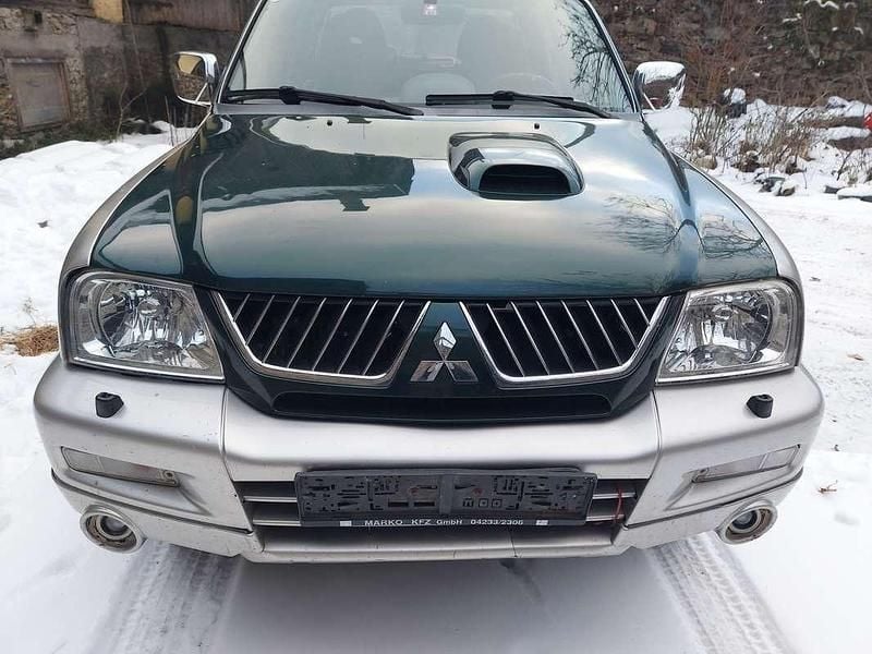 Gebraucht Mitsubishi L200 131 PS (96 kW) 2005 Grün Abholung