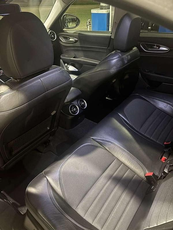 Gebraucht Alfa Romeo Giulia 150 PS (110 kW) 2016 Grau Limousine