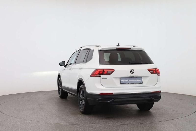Gebraucht VW Tiguan Allspace Life 150 PS (110 kW) 2023 Weiss  normal SUV