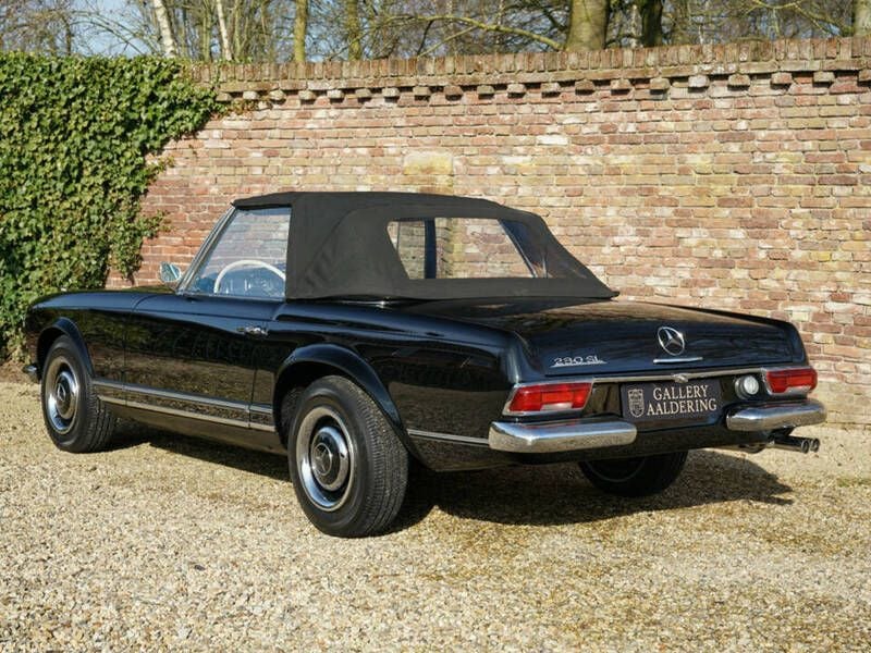 Gebraucht Mercedes 230 150 PS (110 kW) 1966 Schwarz Cabrio