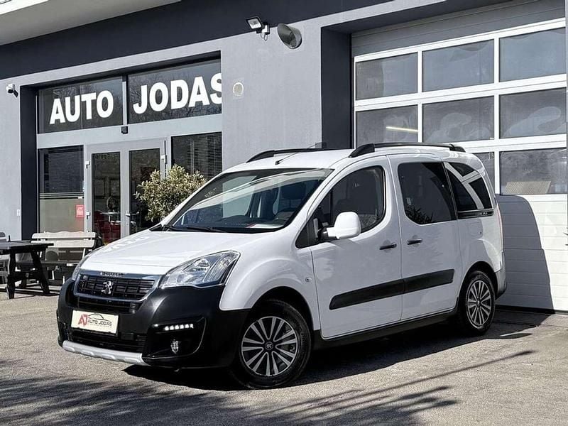 Gebraucht Peugeot Partner Tepee Outdoor 99 PS (72 kW) 2016 Weiß Van / Kleinbus