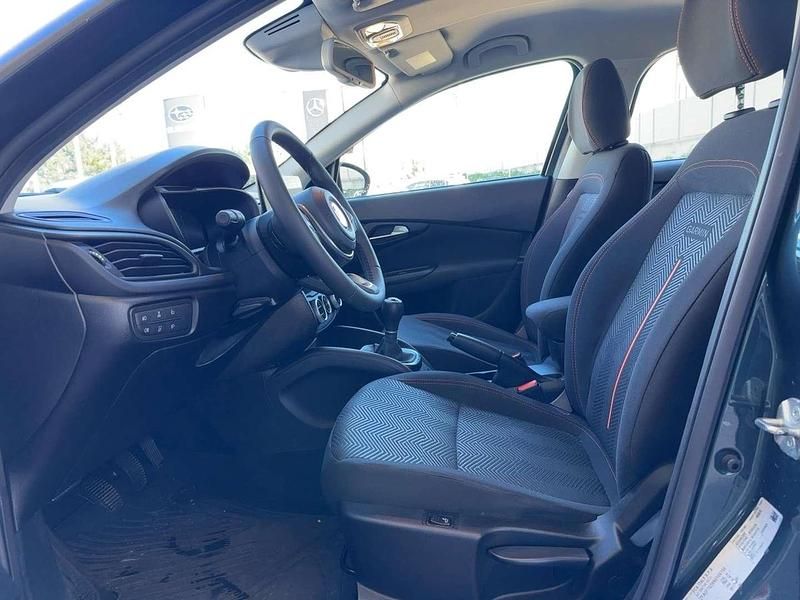 Gebraucht Fiat Tipo Cross 101 PS (74 kW) 2022 Grün Limousine