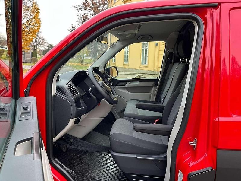 Gebraucht VW T6 114 PS (83 kW) 2018 Rot Van