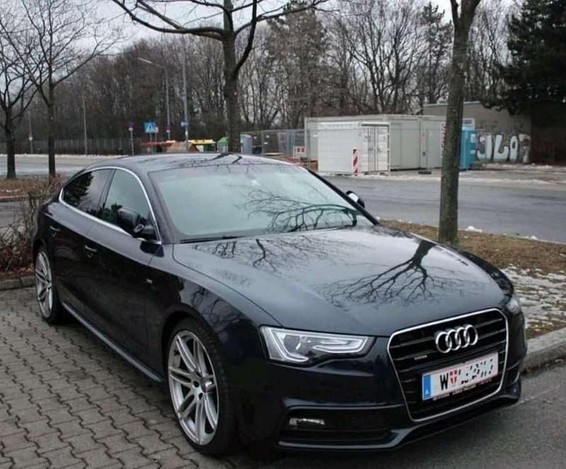 Blau Gebraucht 2012 Audi A5 Sportback Comfort Kleinwagen | € 14.200 (Fairer Preis) - Bild 1/4