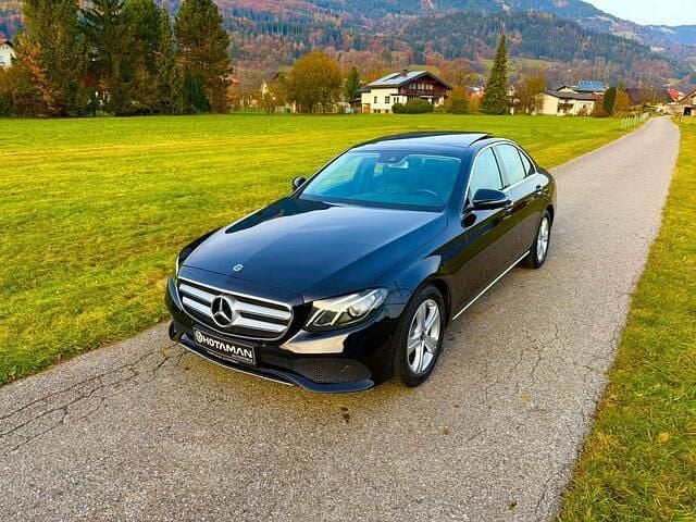 Schwarz Gebraucht 2018 Mercedes E220 Avantgarde Limousine | € 25.999 (Superpreis) - Bild 1/2