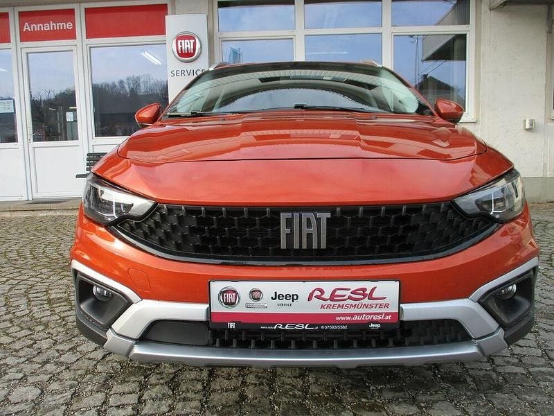 Gebraucht Fiat Tipo Cross 101 PS (74 kW) 2023 Orange Limousine