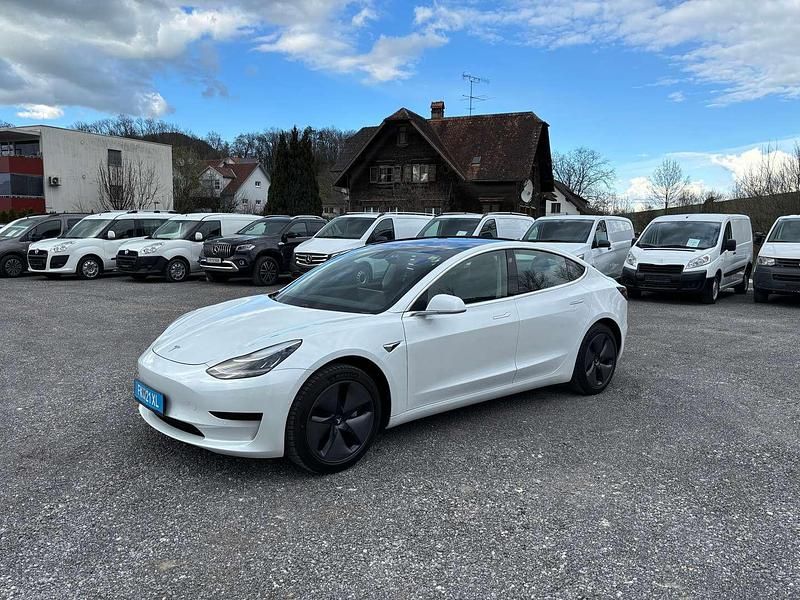 Weiß Gebraucht 2020 Tesla Model 3 Standard Range Plus Limousine | € 25.500 (Fairer Preis) - Bild 1/4