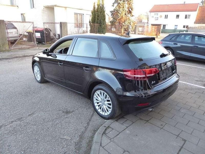 Gebraucht Audi A3 116 PS (85 kW) 2018 Schwarz Limousine