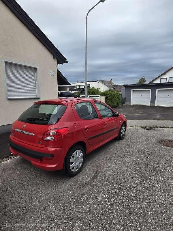 Gebraucht Peugeot 206 73 PS (53 kW) 2011 Rot Limousine