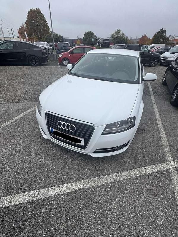 Gebraucht Audi A3 Attraction 105 PS (77 kW) 2011 Weiß Kleinwagen
