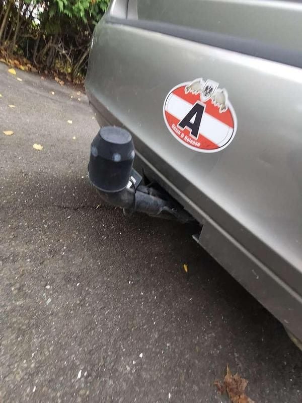 Grau Gebraucht 2010 Skoda Fabia Ambiente Kleinwagen | € 2.950 (Fairer Preis) - Bild 1/4