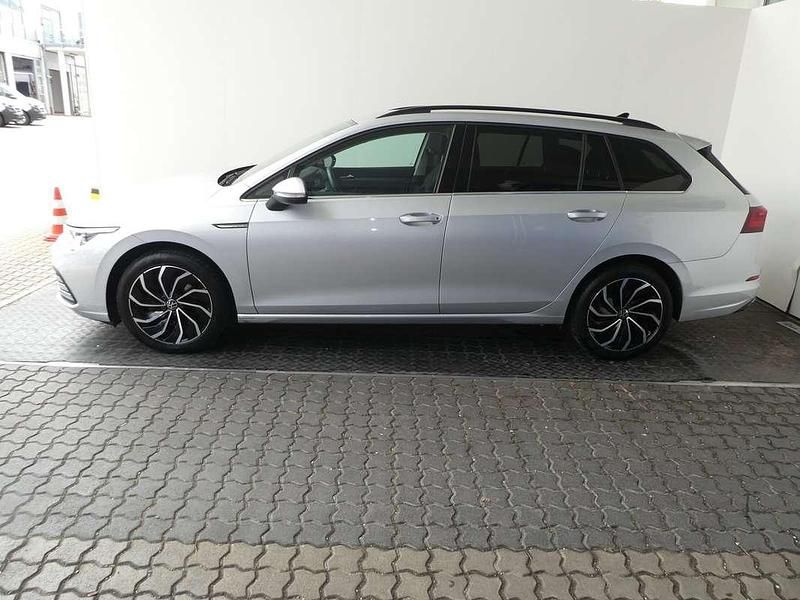 Gebraucht VW Golf VIII Style 131 PS (96 kW) 2021 Silber  metallic Kombi