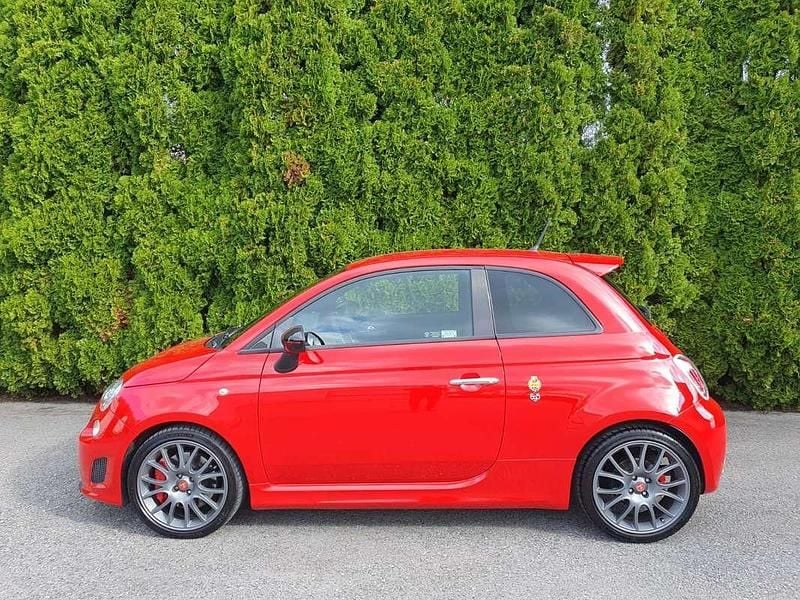 Gebraucht Abarth 695 179 PS (131 kW) 2010 Rot Kleinwagen