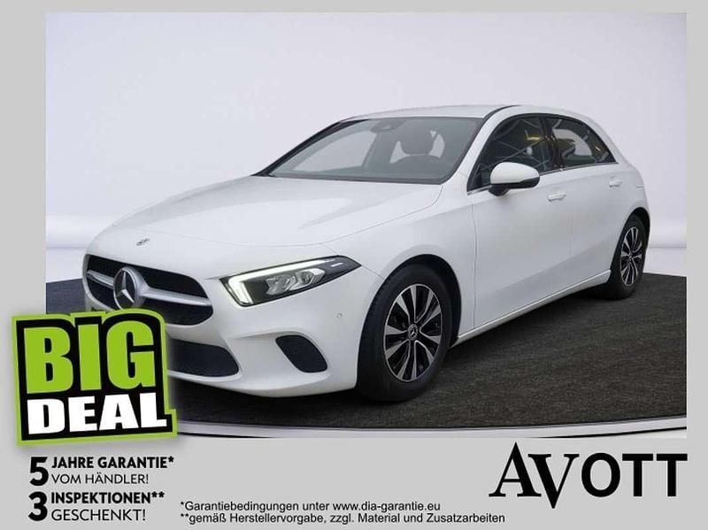 Weiß Gebraucht 2022 Mercedes A180 Style Limousine | € 22.990 (Fairer Preis) - Bild 1/4