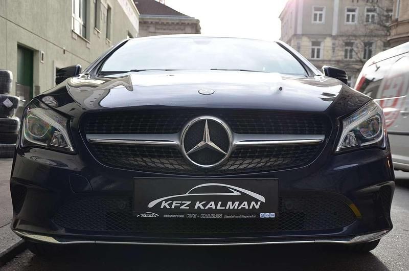 Gebraucht Mercedes CLA200 136 PS (100 kW) 2018 Blau Kombi
