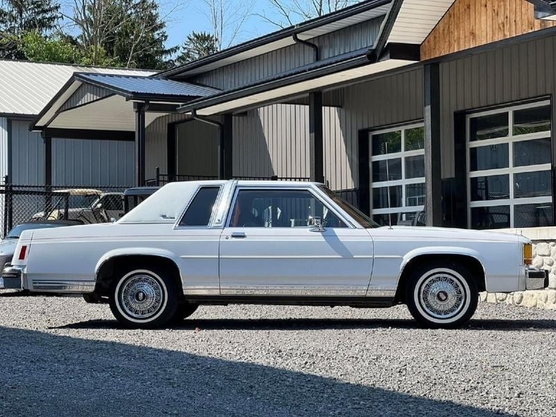 Weiß Gebraucht 1985 Ford LTD Limousine | € 13.500 - Bild 1/4