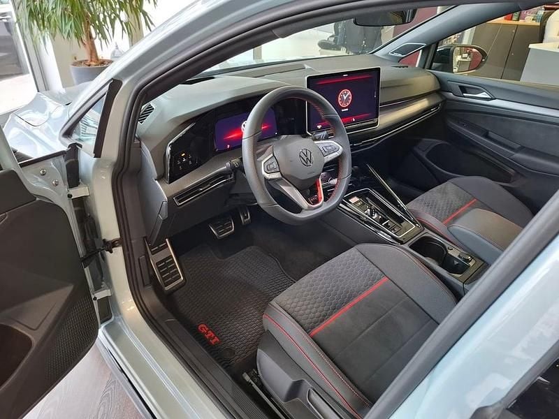 Gebraucht VW Golf VIII GTI Clubsport 300 PS (220 kW) 2024 Mittelblau  metallic Limousine