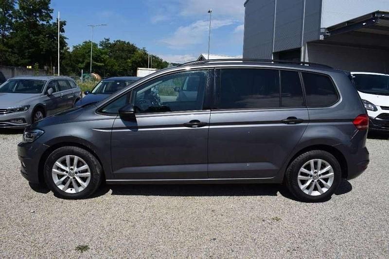 Gebraucht VW Touran Comfortline 116 PS (85 kW) 2017 Grau Van / Kleinbus