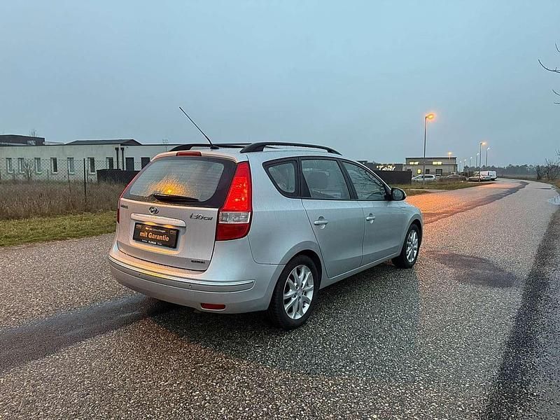 Gebraucht Hyundai i30 90 PS (66 kW) 2008 Grau Kombi