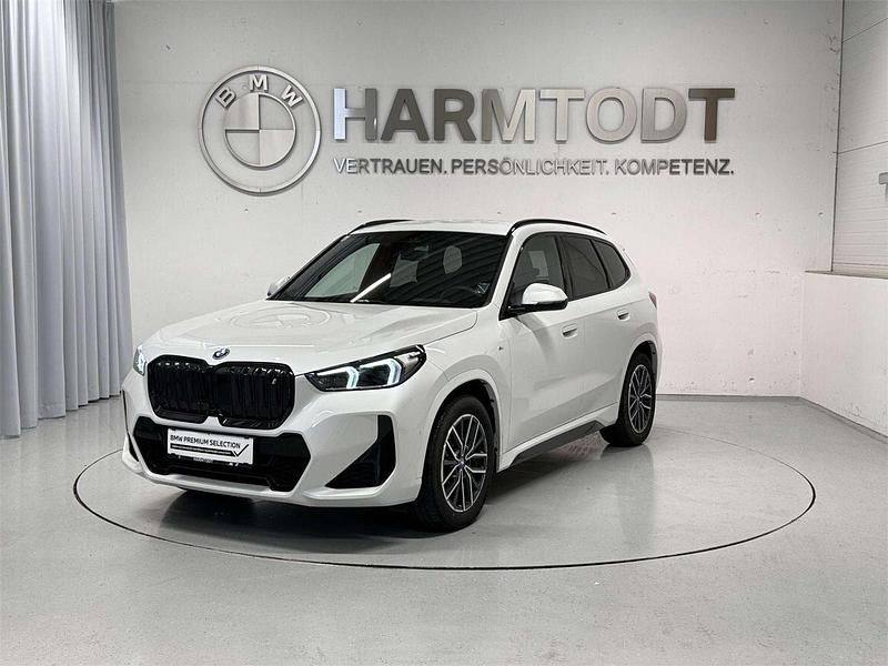 Mineralweiß Gebraucht 2023 BMW iX1 Shadowline SUV | € 42.490 (Fairer Preis) - Bild 1/4