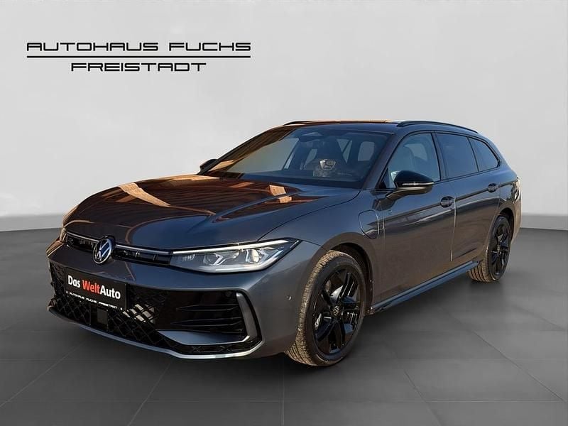 Neu VW Passat R-line 204 PS (150 kW) 2026 Mittelgrau  normal Kombi