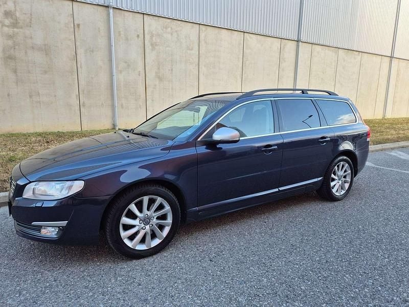 Blau Gebraucht 2015 Volvo V70 Momentum Kombi | € 15.000 - Bild 1/4