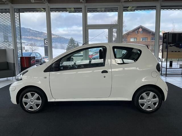 Gebraucht Toyota Aygo 68 PS (50 kW) 2011 Weiß Kleinwagen