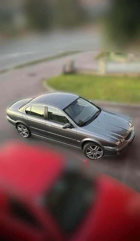 Grau Gebraucht 2004 Jaguar X-type Executive Limousine | € 2.766 - Bild 1/4