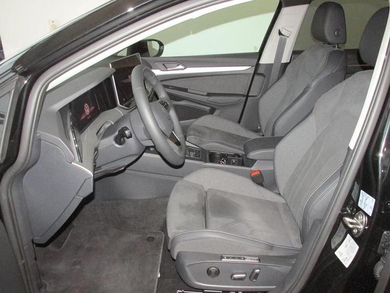 Gebraucht VW Golf VIII Life 116 PS (85 kW) 2025 Schwarz Limousine