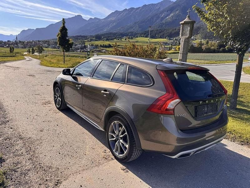 Gebraucht Volvo V60 CC Summum 190 PS (139 kW) 2017 Braun Kombi