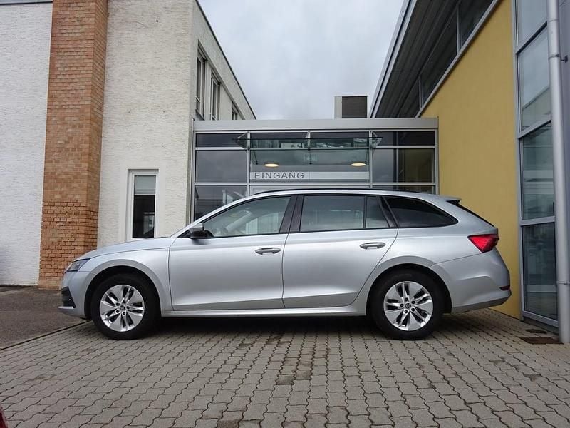Silber metallic Gebraucht 2022 Skoda Octavia Ambition Kombi | € 19.890 (Guter Preis) - Bild 1/4