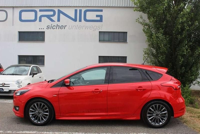 Gebraucht Ford Focus ST-Line 125 PS (91 kW) 2018 Rot Limousine