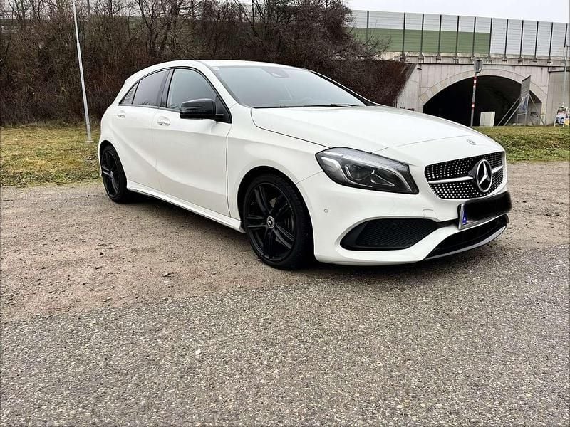 Weiß Gebraucht 2017 Mercedes A180 Limousine | € 18.500 (Fairer Preis) - Bild 1/4