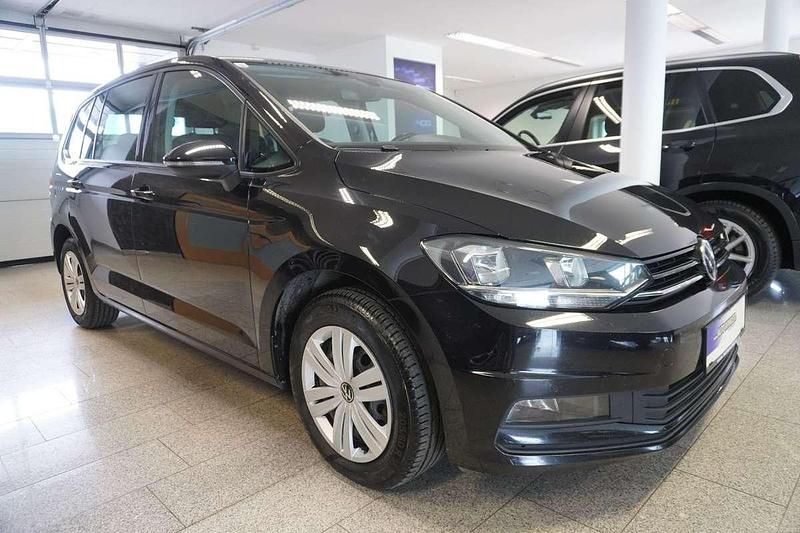 Gebraucht VW Touran 122 PS (89 kW) 2022 Schwarz Van / Kleinbus