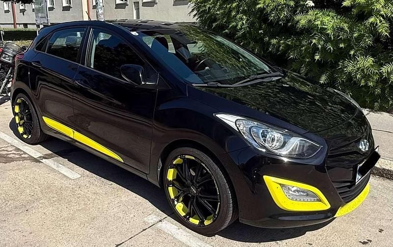 Schwarz Gebraucht 2015 Hyundai i30 Limousine | € 7.500 (Fairer Preis) - Bild 1/4