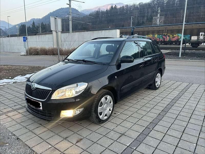 Schwarz Gebraucht 2011 Skoda Fabia Family Kombi | € 2.500 (Fairer Preis) - Bild 1/4