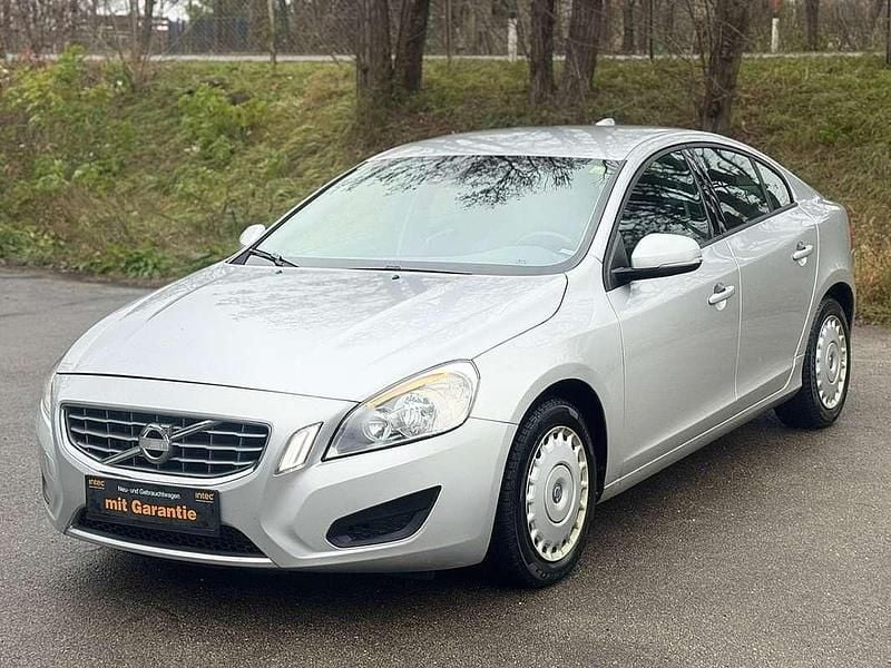 Grau Gebraucht 2011 Volvo S60 Kinetic Limousine | € 9.490 - Bild 1/4