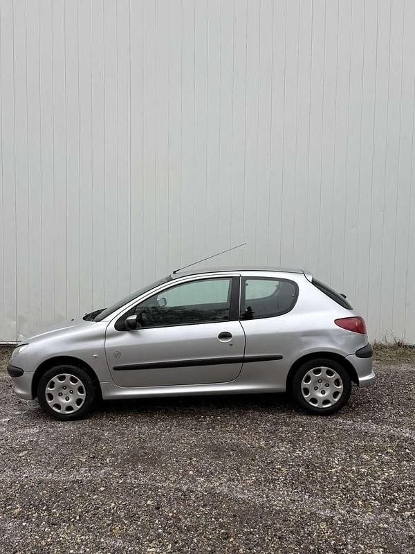 Gebraucht Peugeot 206 75 PS (55 kW) 2008 Silber Coupé