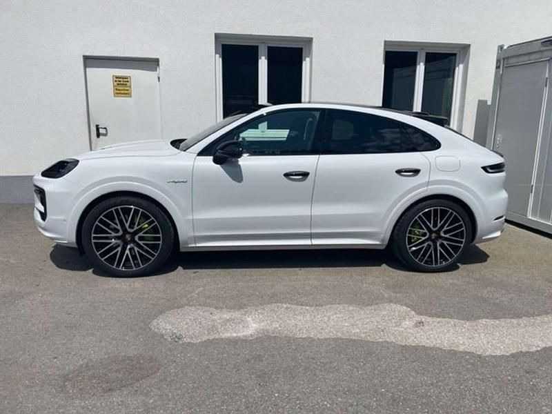 Gebraucht Porsche Cayenne Coupe 305 PS (224 kW) 2024 Weiß Coupé