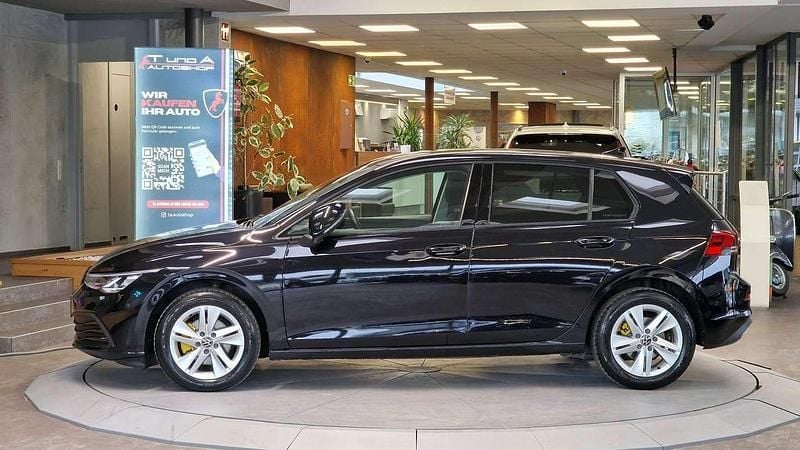 Gebraucht VW Golf VIII Life 110 PS (80 kW) 2021 Schwarz Limousine