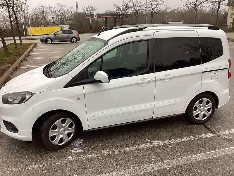 Gebraucht Ford Tourneo Trend 101 PS (74 kW) 2018 Weiß Kombi