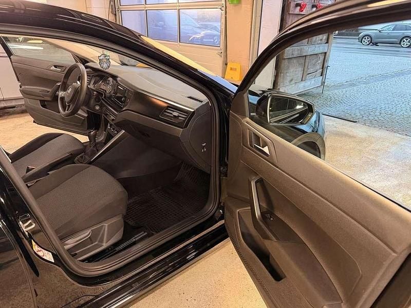 Gebraucht VW Polo 65 PS (47 kW) 2018 Schwarz Kleinwagen
