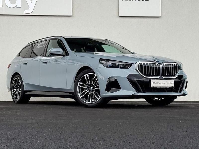 Gebraucht BMW 520 Shadowline 197 PS (144 kW) 2025 M brooklyn grau Kombi